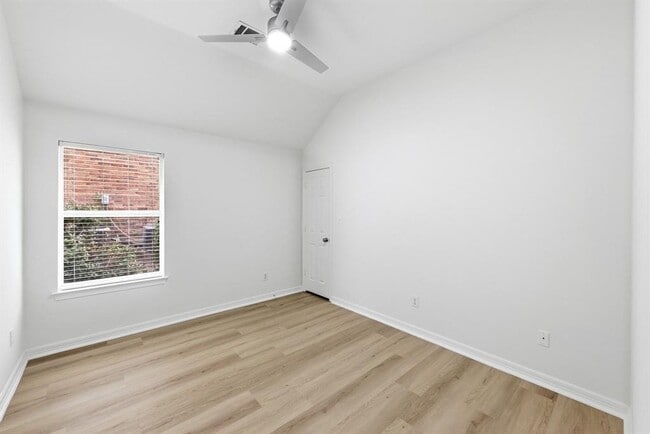 Building Photo - 19209 Sunken Creek Pass