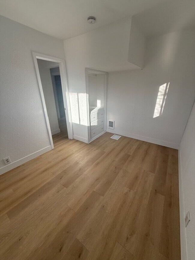 Building Photo - Hansen-PM-025-0262