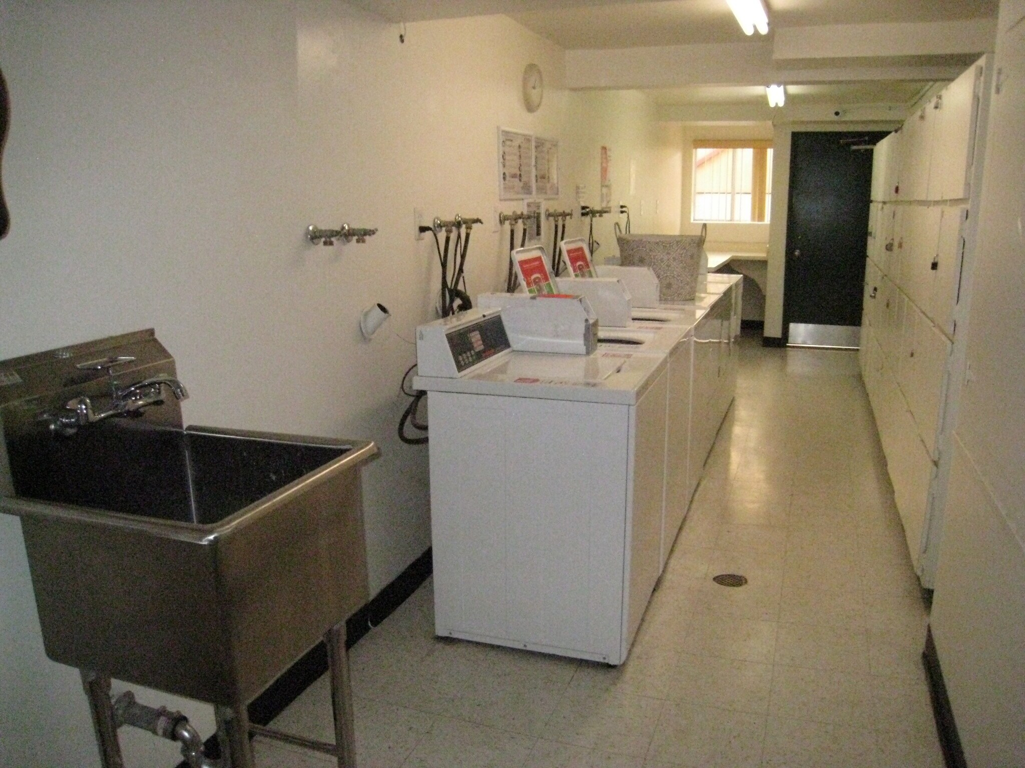 Building Photo - 5328 Newcastle Ave