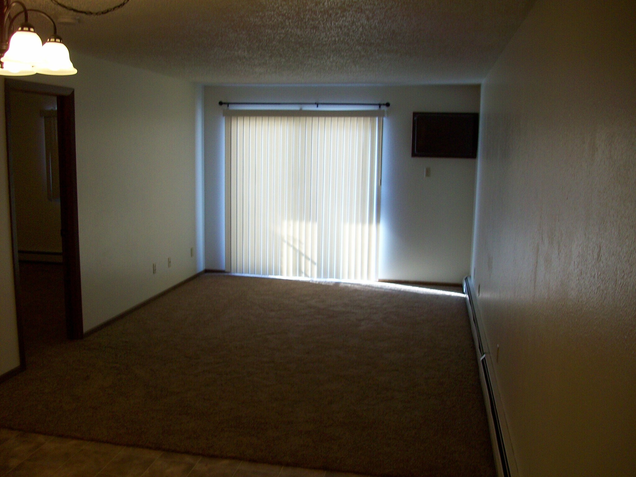 Building Photo - 2208 E Divide Ave