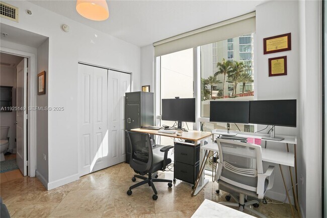 Building Photo - 480 NE 30th St