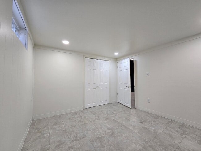 Building Photo - 7230 Beech Ave