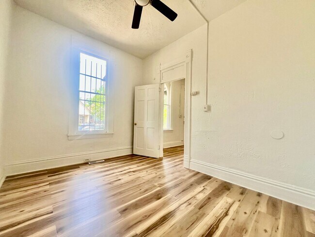 Building Photo - Available immediately. Charming 2 bedroom,...