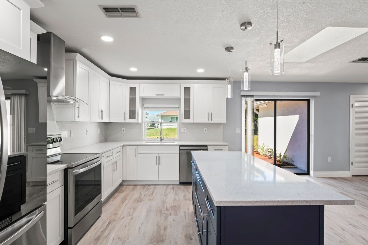 Building Photo - 8312 Roxboro Dr