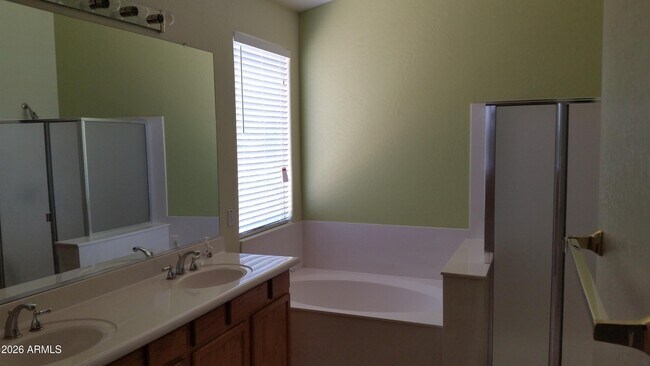 Building Photo - 3210 E Lark Dr