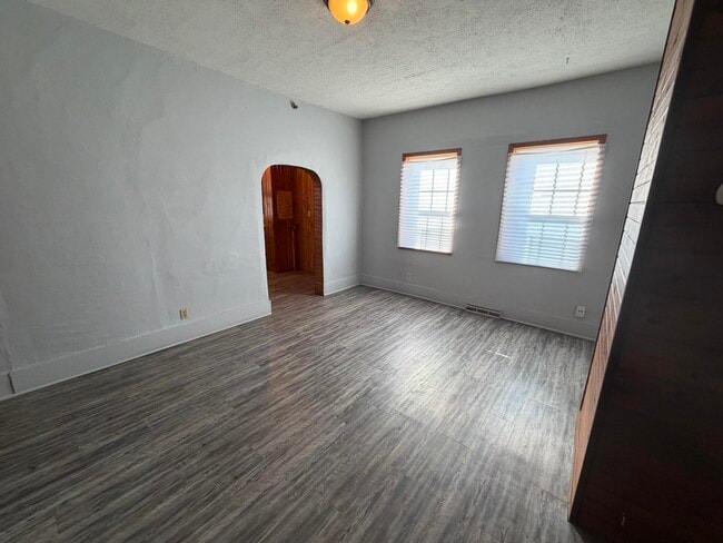 Building Photo - 714 Commercial-