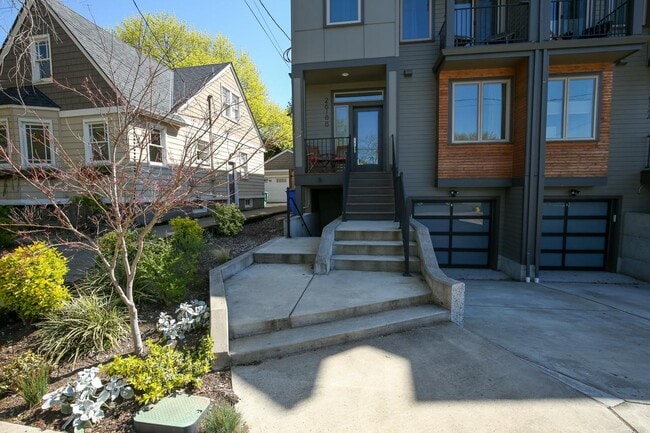 Building Photo - 2618 SE 51st Ave