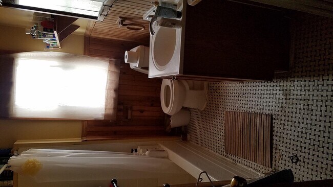 Building Photo - 1056 Washington Ave