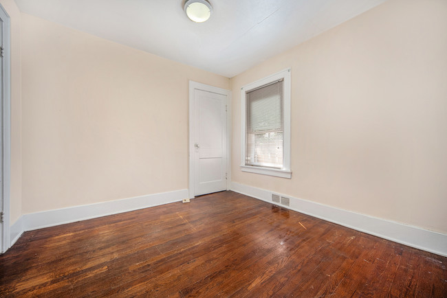 East bedroom - 1119 Lafayette Ave