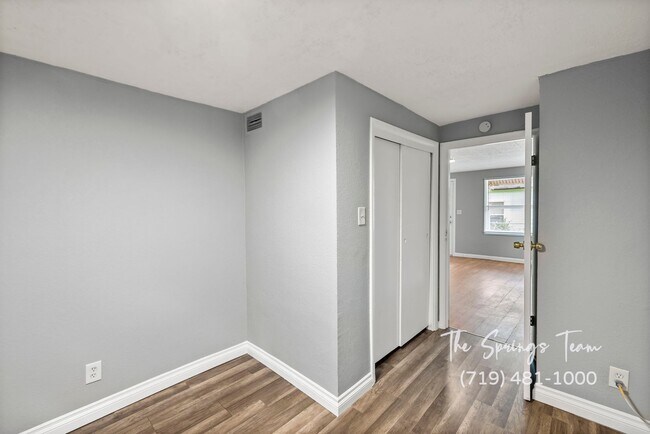 Building Photo - Charming Westside Duplex - NO RENT TILL JANUARY