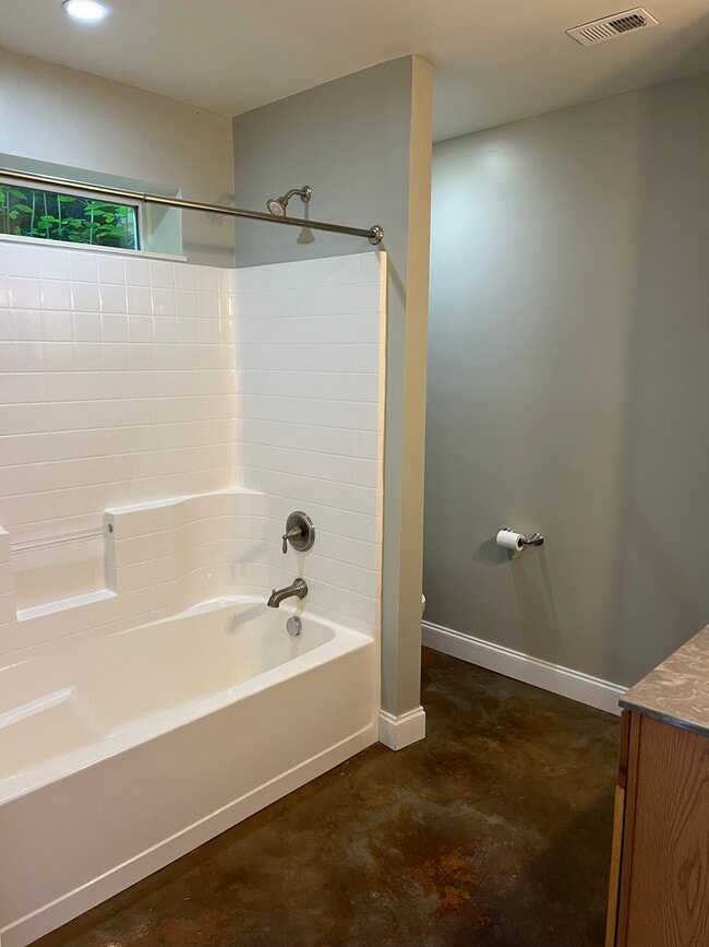 Building Photo - 567 W King St