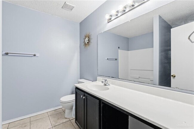 Building Photo - 20 Llano Grande Ln