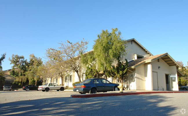 Building Photo - The Peppertree Apartments