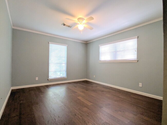 Building Photo - 139 Haversham Dr