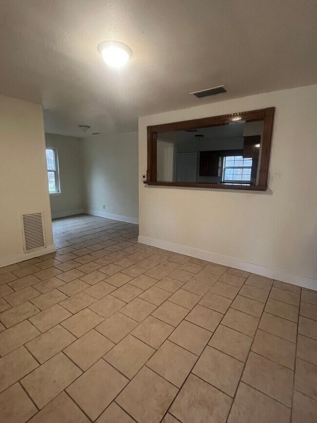 Building Photo - Home for Rent $1000