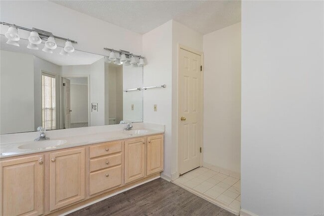 Building Photo - 561 Pine Tree Ln