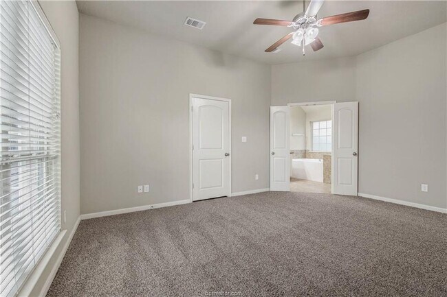 Building Photo - Available NOW! 3/2 in highly desirable Creek Meadows!!