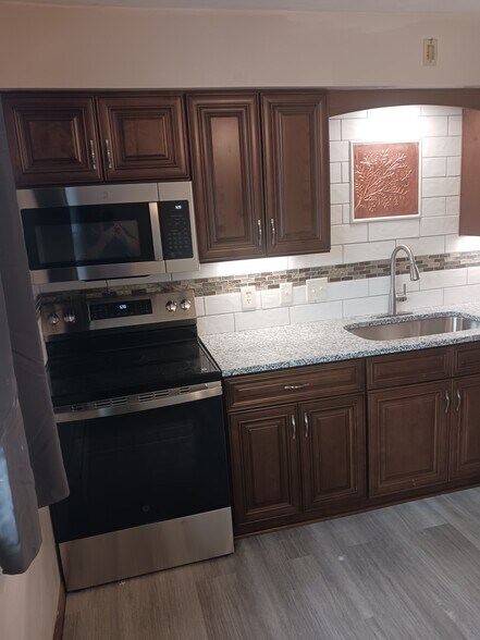 kitchen - 5721 Sheridan Rd