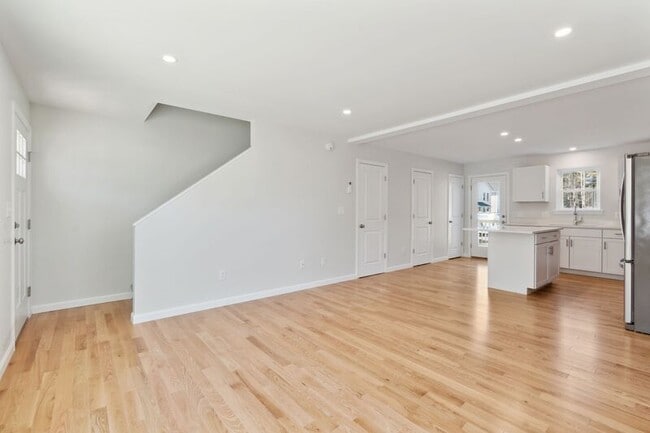 Building Photo - Cardinal Lane - 6