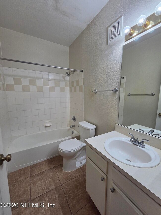 Building Photo - 13810 Sutton Park Dr N