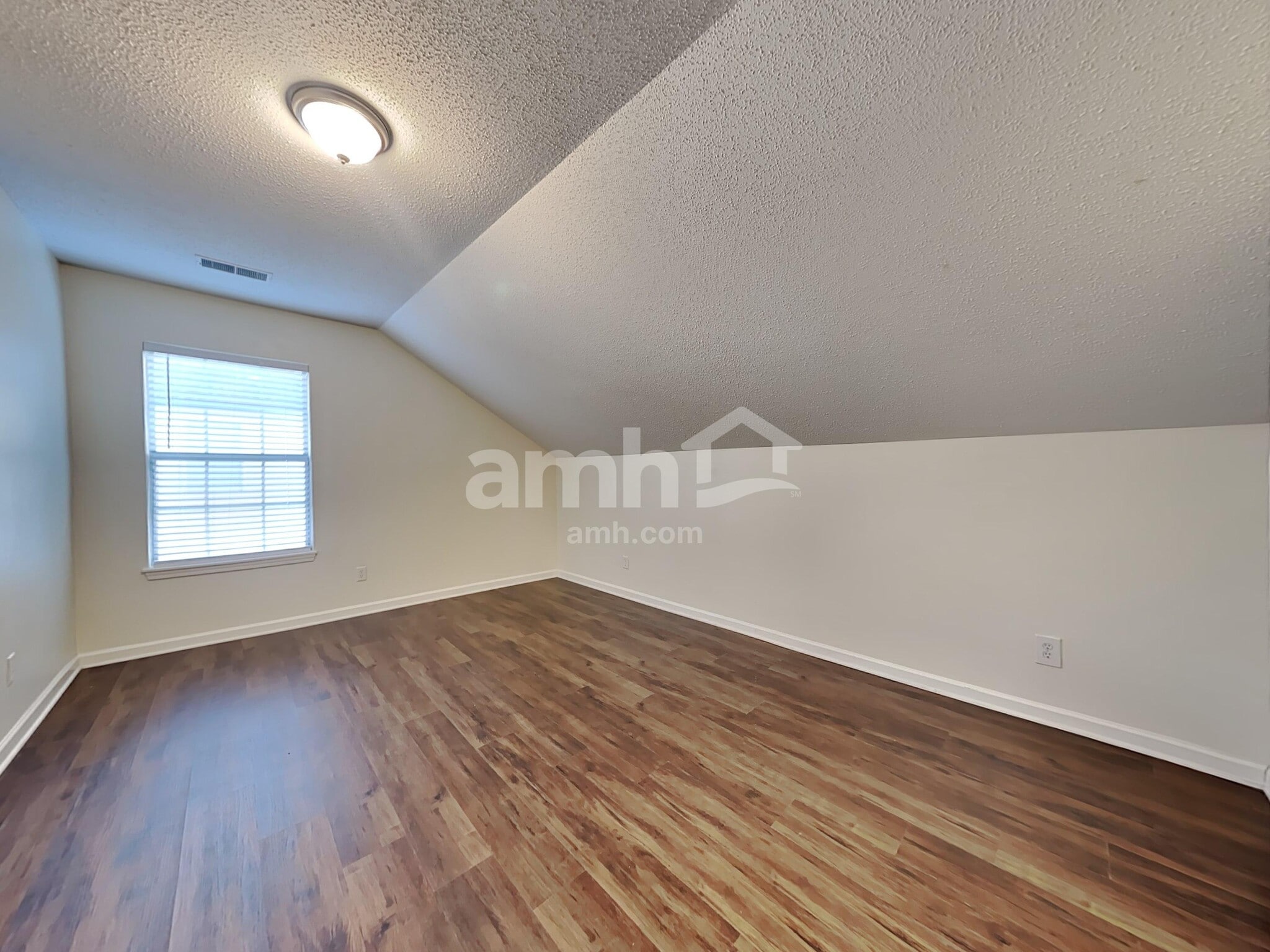 Building Photo - 119 Macallan Ct