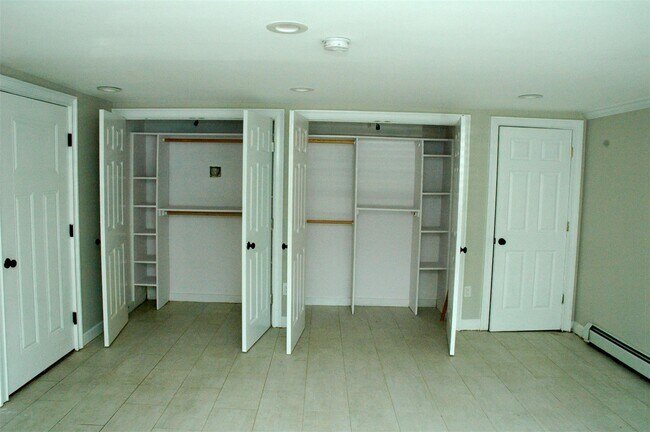 Building Photo - 20 Annadale St