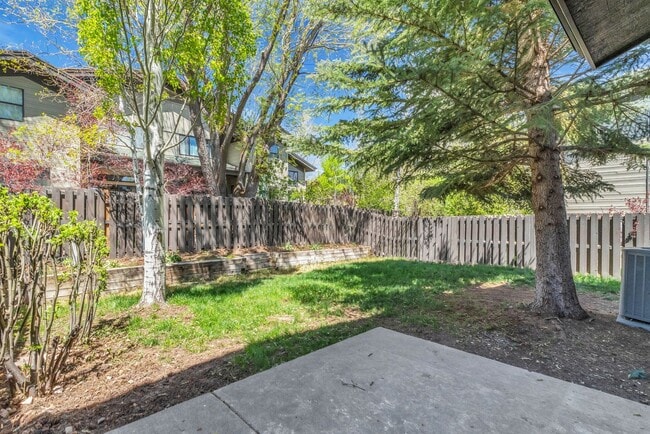 Building Photo - Cottage Loop Townhome