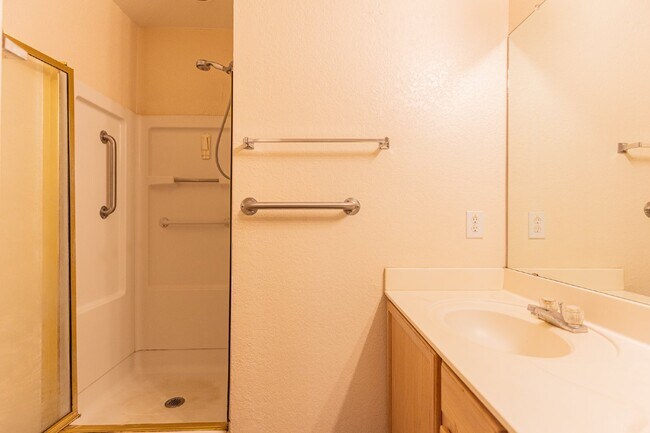 Building Photo - 7910 Lattimer Pond