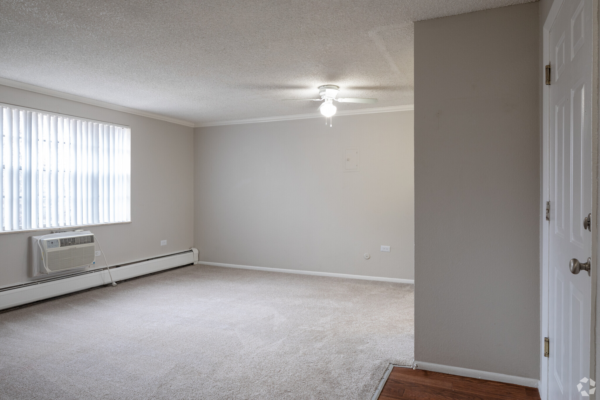 2BR, 1BA - 755SF - Carlisle on the Park Apartments