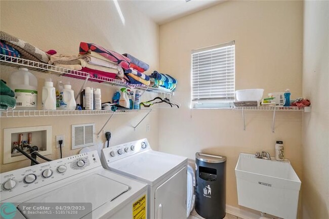Building Photo - 12319 NW 77th Manor