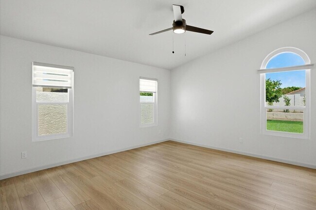 Building Photo - 5958 E Kelton Ln