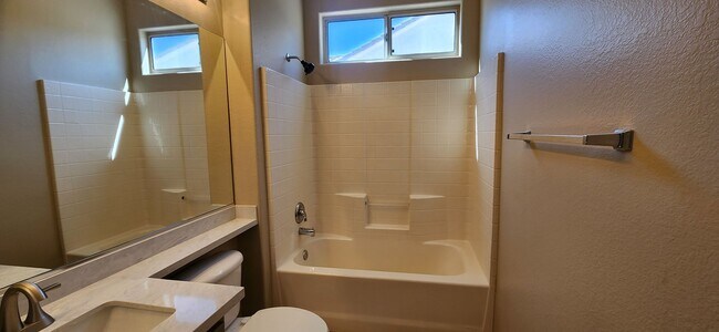 Building Photo - 2 bed 2 bath Franklin patio home in Sun City Anthem!