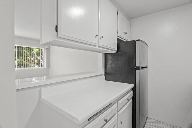 Interior Photo - 1394 Midvale Avenue,