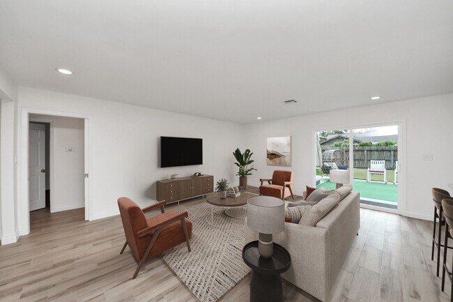 Building Photo - 10227 Metronome Dr
