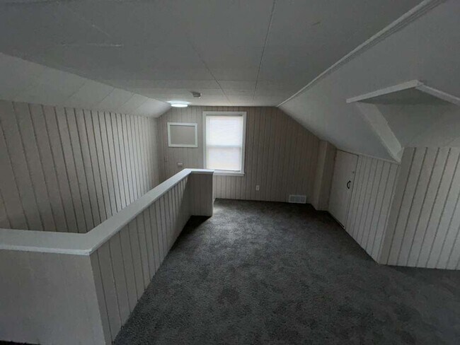 Building Photo - Three Bedroom Bungalow Ready for You