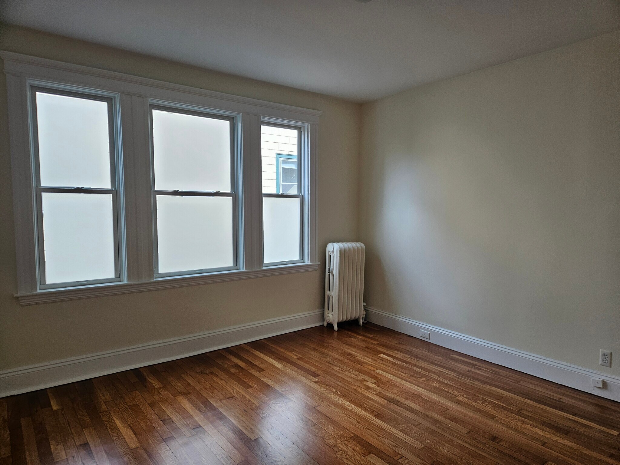 Building Photo - 22 Castleton St