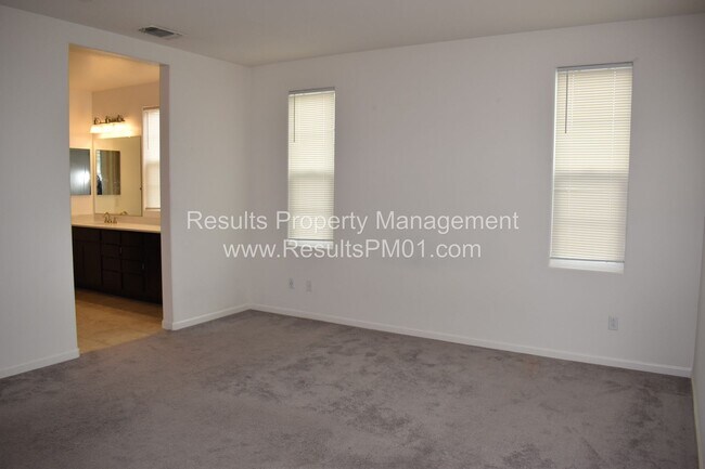 Building Photo - Lovely upgraded Four bedroom w Loft