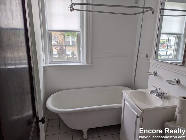 Building Photo - 120 Summer St