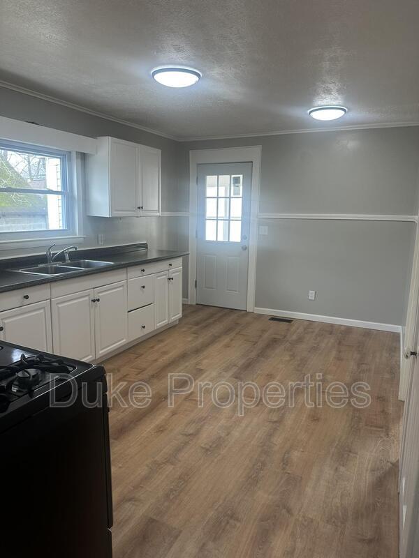 Building Photo - 5 Sheridan St