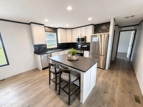 Building Photo - 3230 Redwood Ln