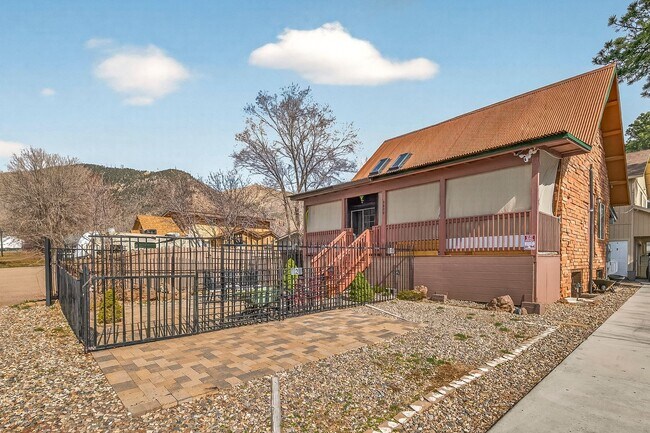 Building Photo - 4 Bedroom Flagstaff Rental