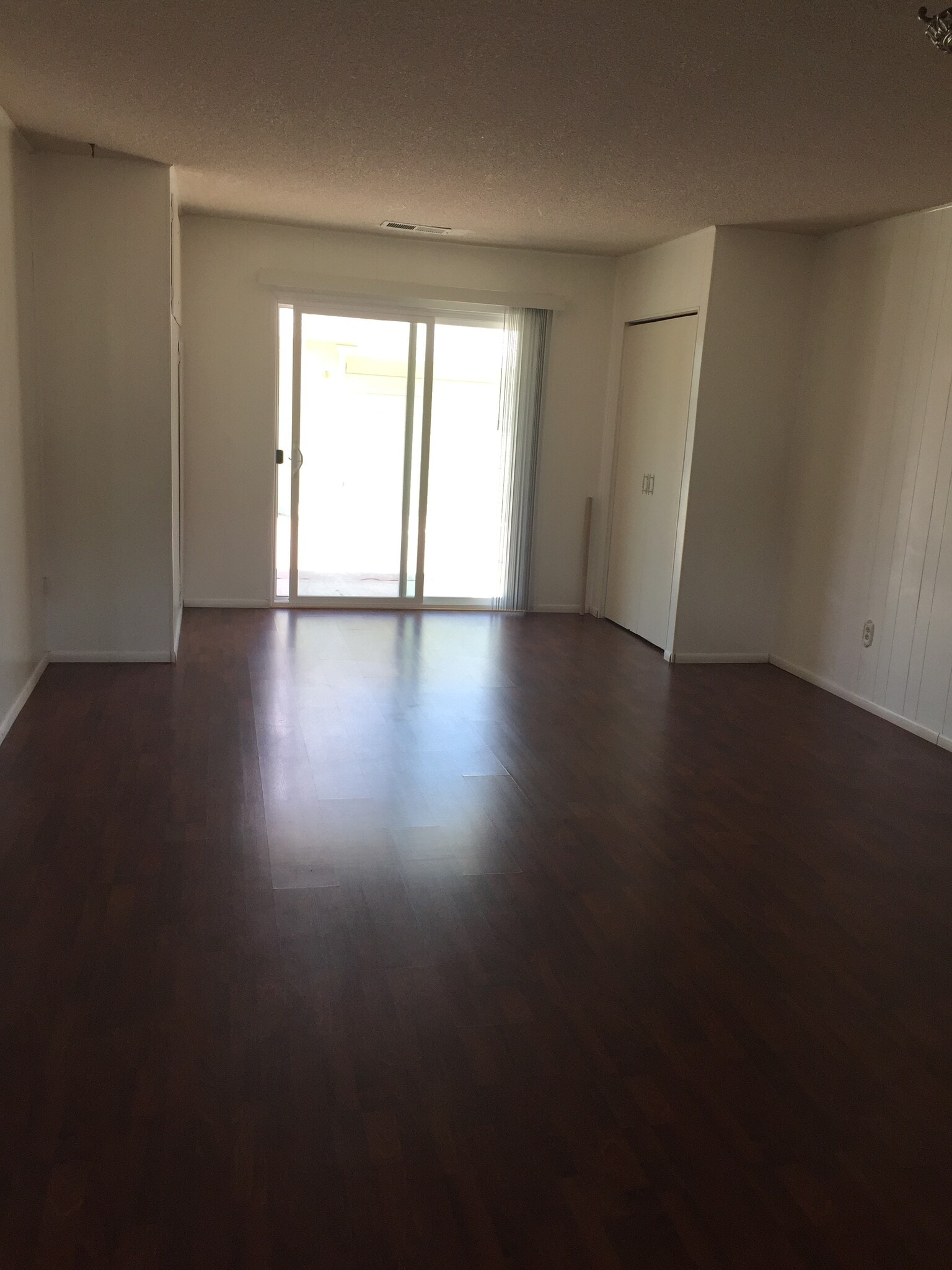 Building Photo - 1033 S 5th St