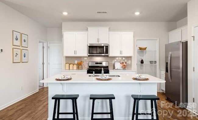 Building Photo - 1720 Vanderlyn St