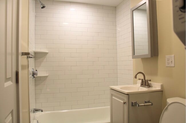 Building Photo - 78 Endicott St