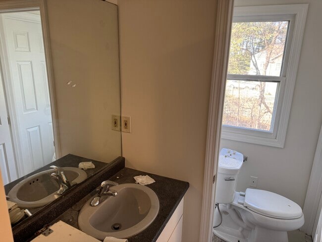 Building Photo - 85 Center St