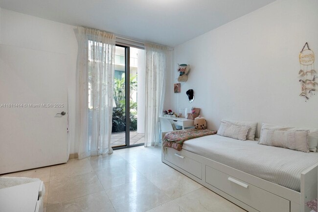 Building Photo - 6000 Collins Ave