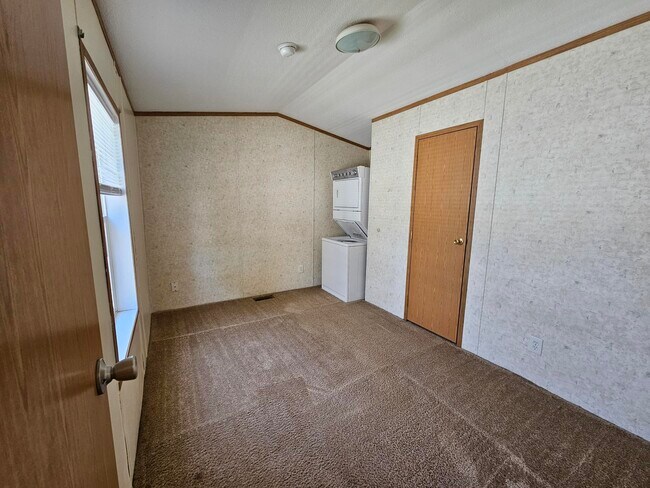 Building Photo - 6 Pine Cir