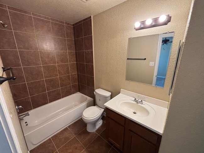 Building Photo - Spacious 3-Bedroom Townhome – Great Location!