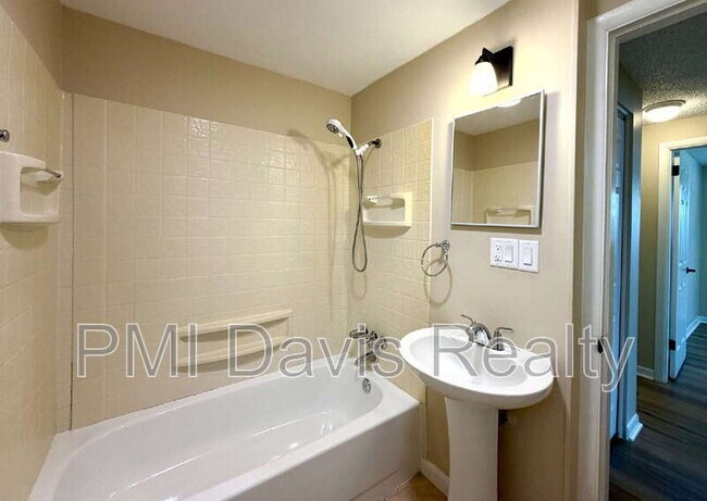 Building Photo - 10726 Merida Dr