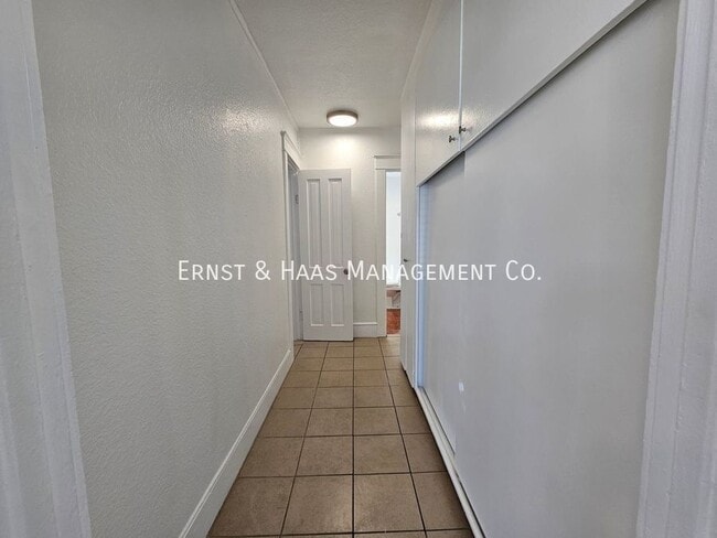 Building Photo - 1468 Alamitos Ave